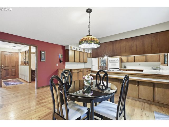 19567 S HENRICI Rd, Oregon City, OR 97045