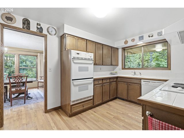 19567 S HENRICI Rd, Oregon City, OR 97045