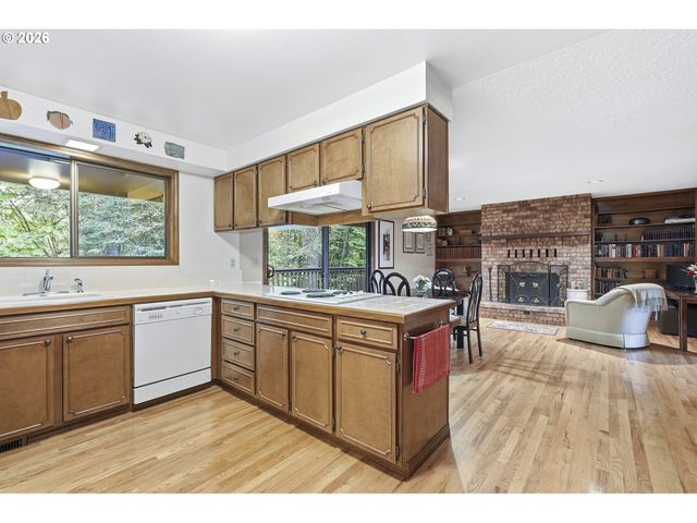 19567 S HENRICI Rd, Oregon City, OR 97045