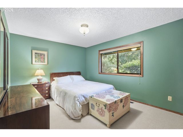 19567 S HENRICI Rd, Oregon City, OR 97045