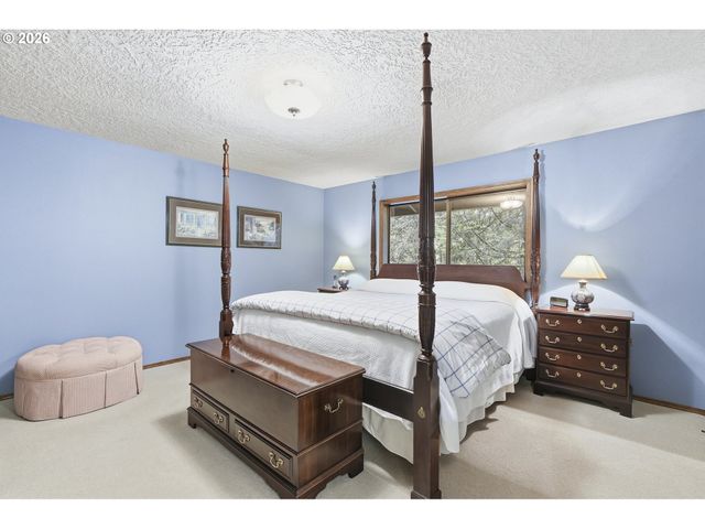 19567 S HENRICI Rd, Oregon City, OR 97045
