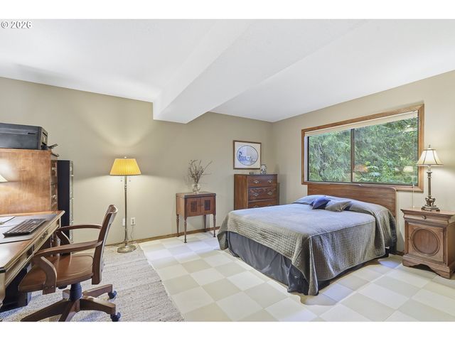 19567 S HENRICI Rd, Oregon City, OR 97045
