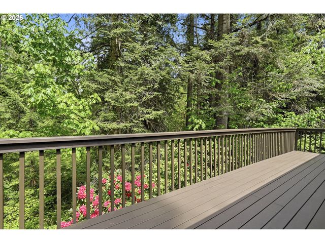 19567 S HENRICI Rd, Oregon City, OR 97045
