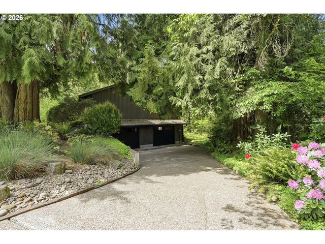 19567 S HENRICI Rd, Oregon City, OR 97045