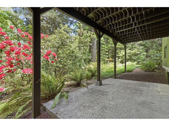 19567 S HENRICI Rd, Oregon City, OR 97045