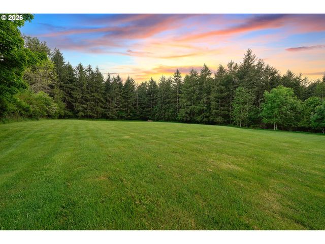 19567 S HENRICI Rd, Oregon City, OR 97045