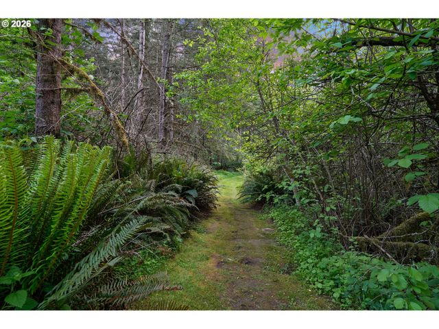 19567 S HENRICI Rd, Oregon City, OR 97045