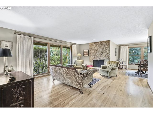 19567 S HENRICI Rd, Oregon City, OR 97045
