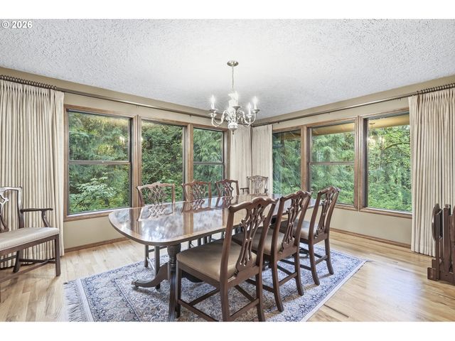 19567 S HENRICI Rd, Oregon City, OR 97045