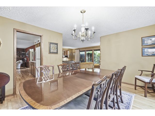 19567 S HENRICI Rd, Oregon City, OR 97045