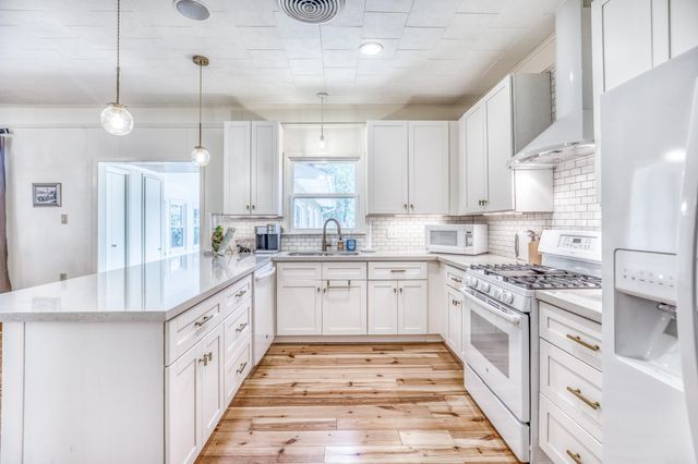 1524 Highway 159 W, Bellville, TX 77418