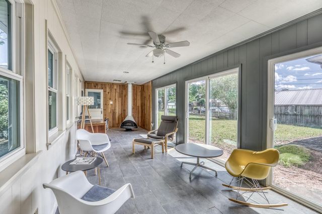 1524 Highway 159 W, Bellville, TX 77418