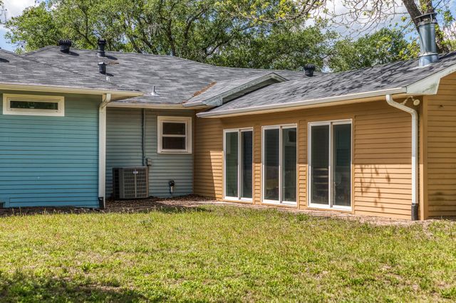 1524 Highway 159 W, Bellville, TX 77418