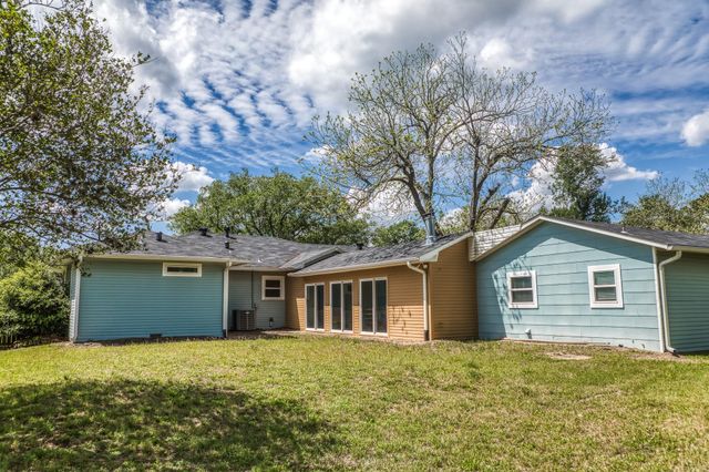 1524 Highway 159 W, Bellville, TX 77418
