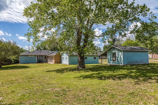1524 Highway 159 W, Bellville, TX 77418