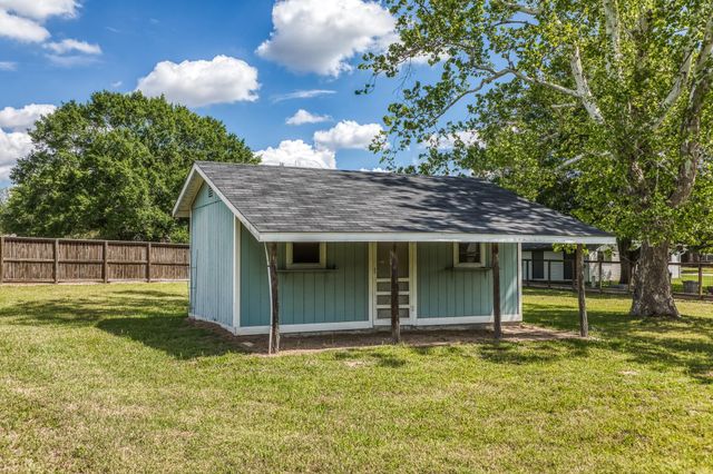 1524 Highway 159 W, Bellville, TX 77418