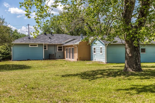 1524 Highway 159 W, Bellville, TX 77418