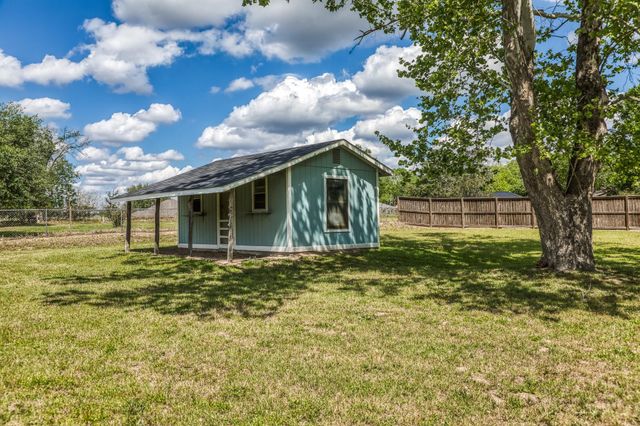 1524 Highway 159 W, Bellville, TX 77418