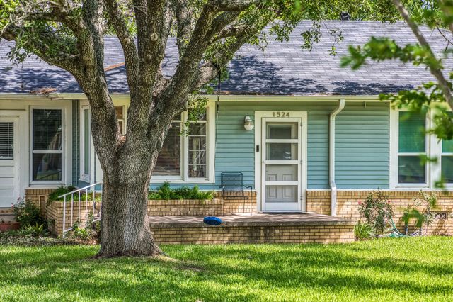 1524 Highway 159 W, Bellville, TX 77418