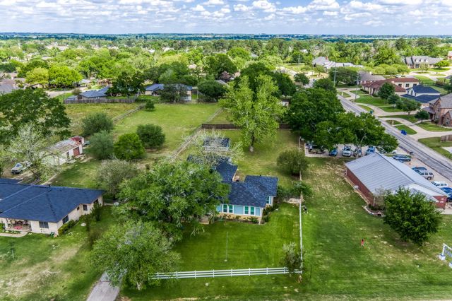 1524 Highway 159 W, Bellville, TX 77418
