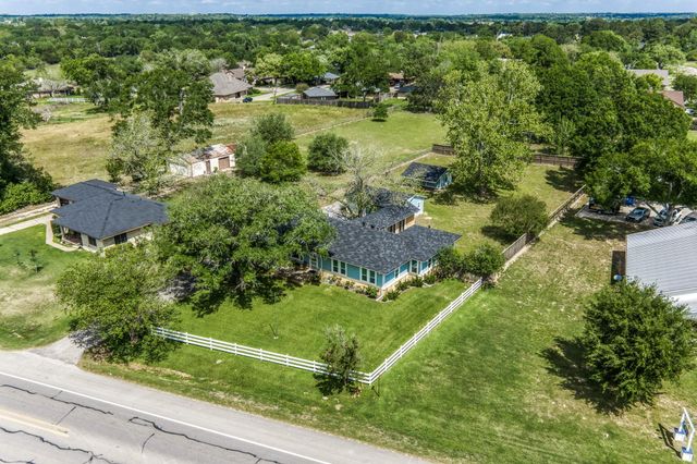 1524 Highway 159 W, Bellville, TX 77418