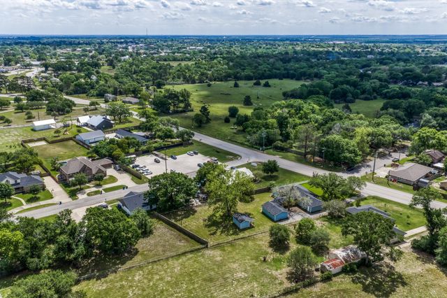 1524 Highway 159 W, Bellville, TX 77418