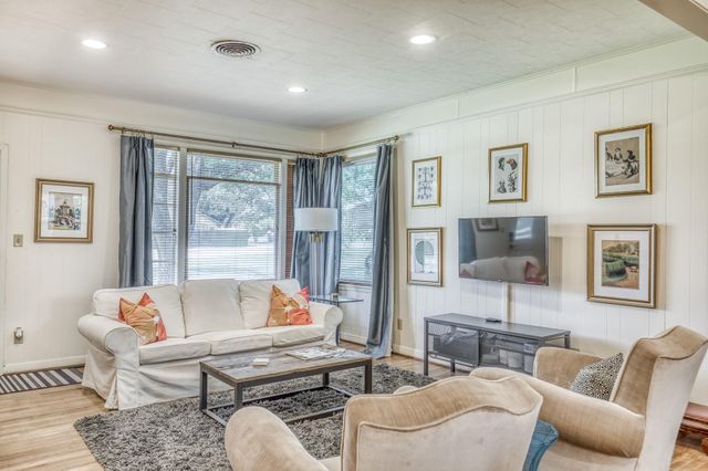 1524 Highway 159 W, Bellville, TX 77418