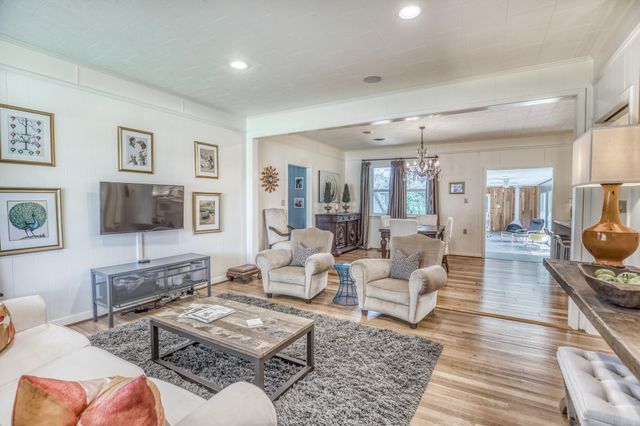 1524 Highway 159 W, Bellville, TX 77418