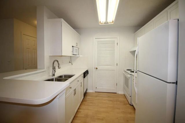 620 Granville Court, Sandy Springs, GA 30328