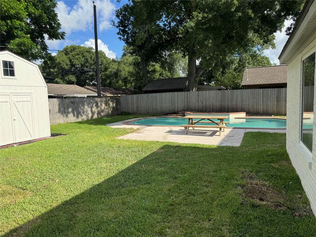 2906 Blueberry Lane, Pasadena, TX 77502