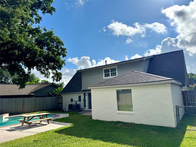 2906 Blueberry Lane, Pasadena, TX 77502