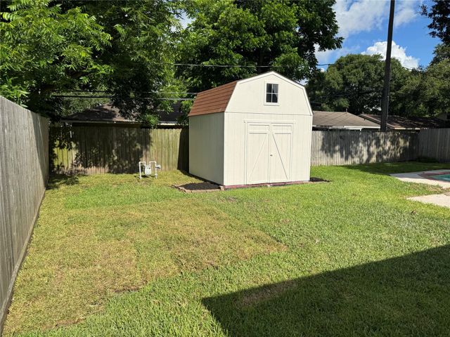 2906 Blueberry Lane, Pasadena, TX 77502