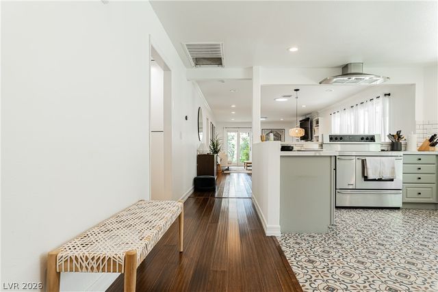 2117 Plaza Del Padre, Las Vegas, NV 89102