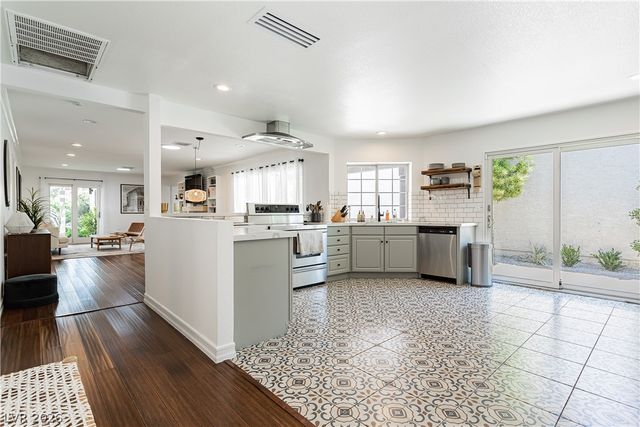 2117 Plaza Del Padre, Las Vegas, NV 89102