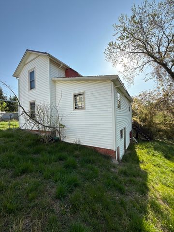 10 Aaron ST, Martinsville, VA 24112