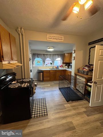 130-132 E STATE ST, Quarryville, PA 17566