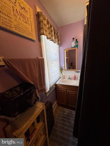 130-132 E STATE ST, Quarryville, PA 17566