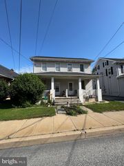 130-132 E STATE ST, Quarryville, PA 17566
