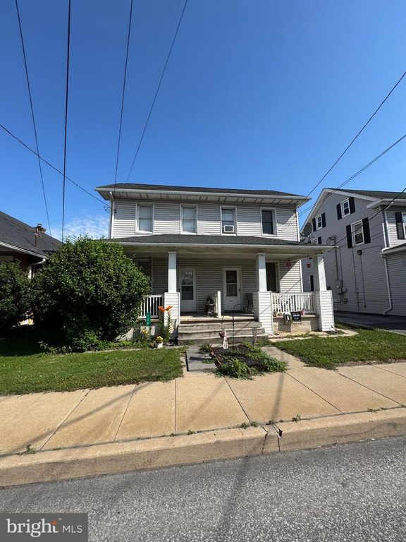 130-132 E STATE ST, Quarryville, PA 17566