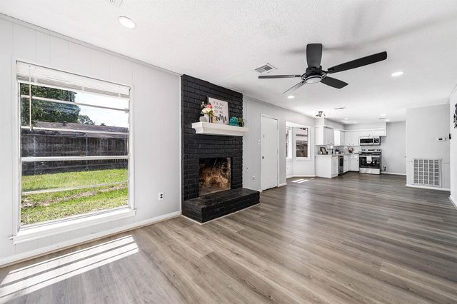 9014 Landwood Drive, Houston, TX 77040
