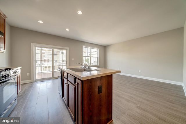 15970 GREYMILL MANOR DR, Haymarket, VA 20169
