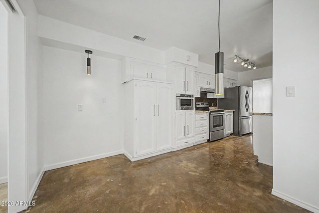 6640 N CHATELAINE Place, Phoenix, AZ 85014