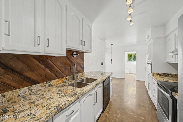 6640 N CHATELAINE Place, Phoenix, AZ 85014