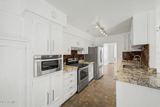 6640 N CHATELAINE Place, Phoenix, AZ 85014