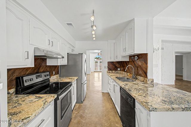 6640 N CHATELAINE Place, Phoenix, AZ 85014