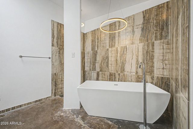 6640 N CHATELAINE Place, Phoenix, AZ 85014