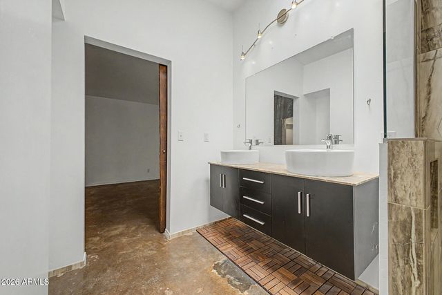 6640 N CHATELAINE Place, Phoenix, AZ 85014