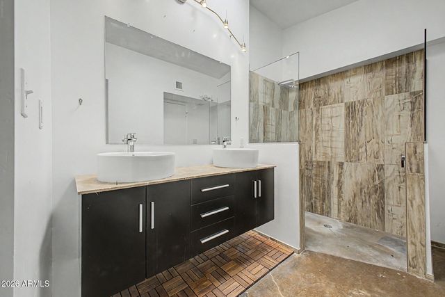 6640 N CHATELAINE Place, Phoenix, AZ 85014