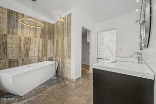 6640 N CHATELAINE Place, Phoenix, AZ 85014
