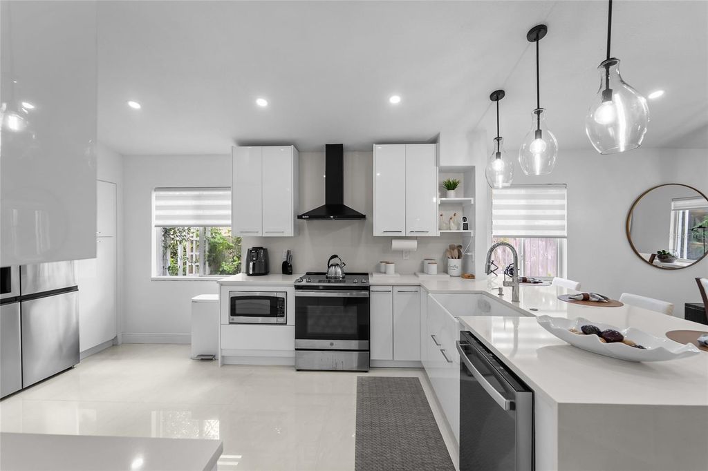 Image 12 of property listing at 9720 FREDERICKSBURG ROAD, Tampa, FL 33635
